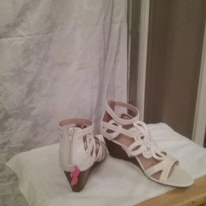 XO XO Soft Cream Sandals
